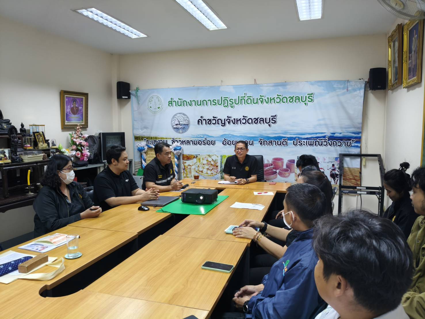 title - ผู้ตรวจราชการ ส.ป.ก. ลงพื้นที่ตรวจเยี่ยมแปลง สหกรณ์การเกษตรปฏิรูปที่ดินอำเภอหนองใหญ่ (คทช.จำกัด) ตำบลเขาซก อำเภอหนองใหญ่ จังหวัดชลบุรี